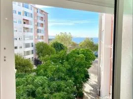 Sea view apartment & 4 minutes walk to the beach