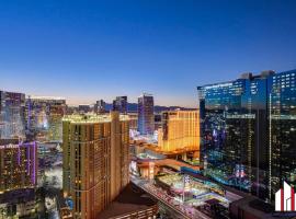 MGM Signature-36-705 F1 Track & Strip View Balcony, hotell i Las Vegas