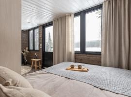 PUOLUKKA Lapland Riverside with Sauna Fireplace BBQ WiFi Ski Ylläs PetsOK โรงแรมติดทะเลในแอแกชลอมโปโล