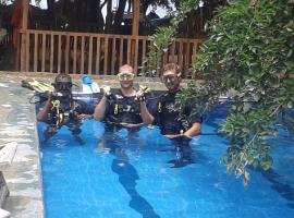 DEEP SEA RESORT PADI DIVE CENTER, khách sạn ở Amirthakaly