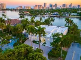 8500sf Direct Intracoastal Mansion - Heated Pool included in price Movie Theater Game Room Private Dock 8br 10 minute walk to the Beach