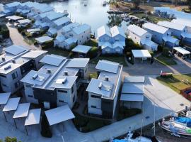 Captain's Cove All Accessible Luxury Apartment with Free Netflix, hotel near Slip Bight Marina, Paynesville