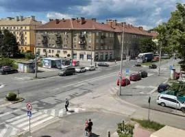 Priestranný 3 izb. apartmán v centre s parkovaním.