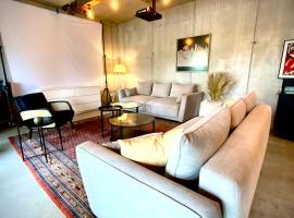 WATERFRONT - Urbane Eleganz am Bachufer，位于菲拉赫的酒店