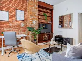 Classy 1-BR Flat Nestled Between Dupont & Logan