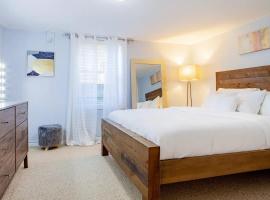 2-BR Sanctuary in Quiet Neighborhood FREE Parking Patio, apartamentai mieste Arlingtonas