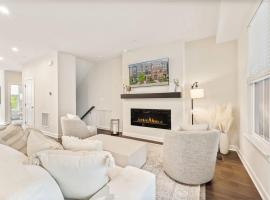 Ashburn 4-BR Homestay Close to Dulles & METRO, hotel v destinaci Brambleton