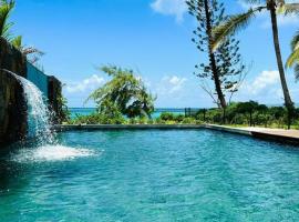 Summer beachfront apartment, hotel v destinaci Belle Mare