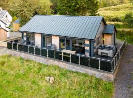 New Build Lodge With Stunning Views of Loch Awe, хотел с паркинг в Hayfield