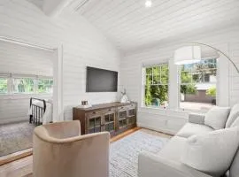 NEW! The Adaline Room #9 - Updated Hyde Park Penthouse, Steps to Bayshore