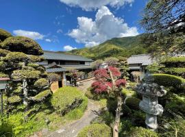 古民家ガーデン 山あり i 一棟貸し, 中庭BBQ, 焚き火, 友人グループ, 3世代旅行にもおすすめ ! – hotel w mieście Ōtsuki
