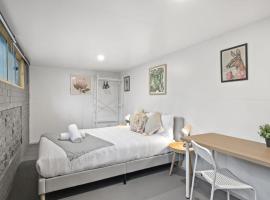 Pymble private room Sleeps 2, holiday home in Pymble