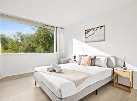 Ensuite Room in Pymble Sleeps 2, holiday home in Pymble