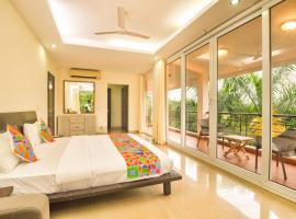 iNDO- Homtel -Luxury 3-BHK villa with Private Pool، فندق في Nerul