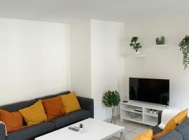Spacious and charming duplex in the centre of Brig, appartamento a Brig