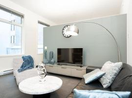 Premium 2BD Loft DT Heated Parking Rooftop Patio BBQ Gym Coffee, holiday home in Winnipeg