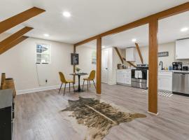 The Lily Pad Modern Cottage In The City, hotel u gradu Mobajl