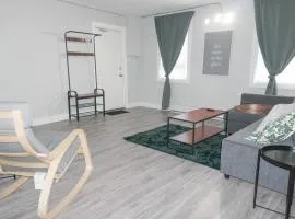 NEW Renovated Cozy 2 Br in Uptown Saint John Location Coffee