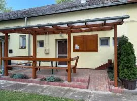 Platán Apartman