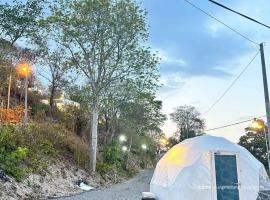 Gunung Medan Glamping & Cafe, מלון עם חניה בקאנגר