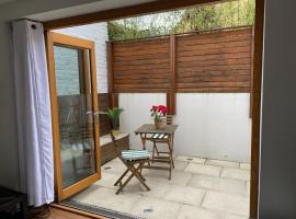 Boutique Putney Riverside Apartment, hotel di London
