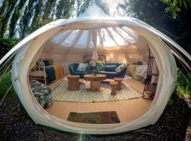 Andromeda 7 - Person Lotus Belle with 2 Tents, razkošni šotor v mestu Ross on Wye