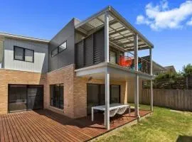 Coastal Holiday Living Bay Views Prime Location
