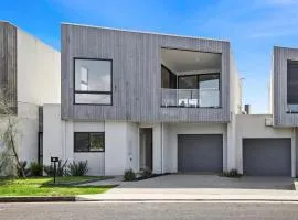 Seaside Style - Modern Coastal Retreat with Ocean Views