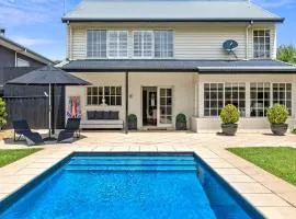 Bella Vista Retreat With Pool 950m to Beach