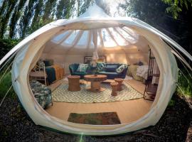 Orion 4-Person Lotus Belle Tent, hotel i Ross-on-Wye