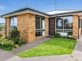 Walk to Torquay surf beach shops cafes and golf