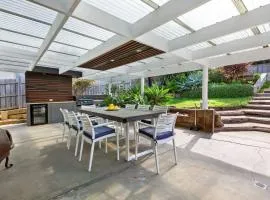Sea Breeze Coastal Beach House Pet Friendly