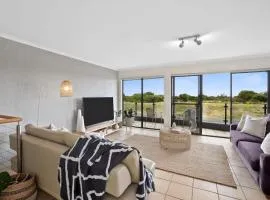 On The Esplanade - Ocean Front Apartment
