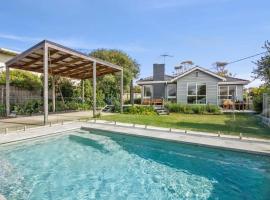 Torquay Springs with pool 600m to beach, hotel con piscina a Torquay