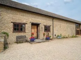 The Granary self-catering cottage on a working farm