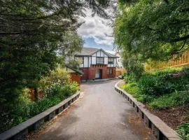 Riveting House with Incredible water-view at SandyBay