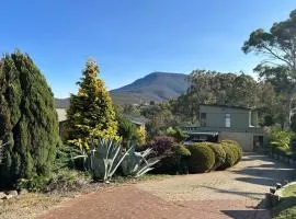 Mountains and Treetops Retreat - Nature Getaway