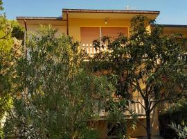 VILLA BIFAMILIARE VIA SPIGOLA 25: Principina a Mare'de bir otel