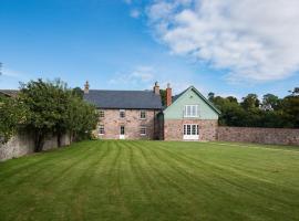 Dryburgh Farmhouse, hotel i Saint Boswells