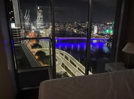 City Living - Brisbane River-View 2 bedroom Apt, hotel de playa en Brisbane