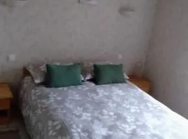 Chambre lit double, Salon, cuisine, jardin