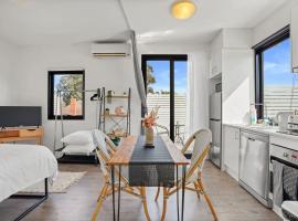 Perfect Box Hill High Studio Apartment w parking, apartamento en Burwood