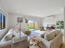 Modern 4BR A New Home in Clyde