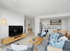 A River-side 2bdm Footscray Oasis + Parking