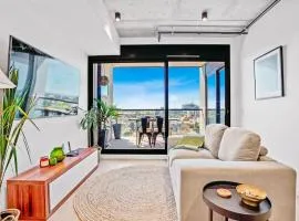 Ovation - New Footscray Apt w parking & pool