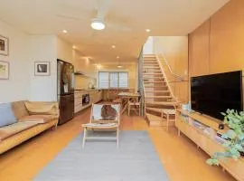 Victorian City-Fringe 3lvl Home @Carlton Lifestyle
