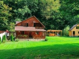 Cabana dintre vai Strungari, alojamento na praia em Plaiuri