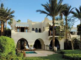 Beautiful villa at Four Seasons، كوخ في شرم الشيخ