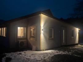 Lovely Home In Frekhaug With Wifi: Alversund şehrinde bir kulübe
