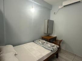 Thaliath Inn Varapuzha, posada u hostería en Ernakulam